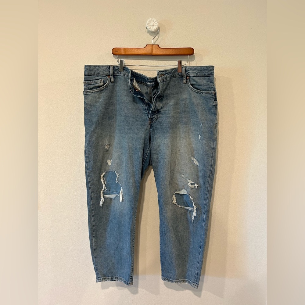 Straight ripped jeans